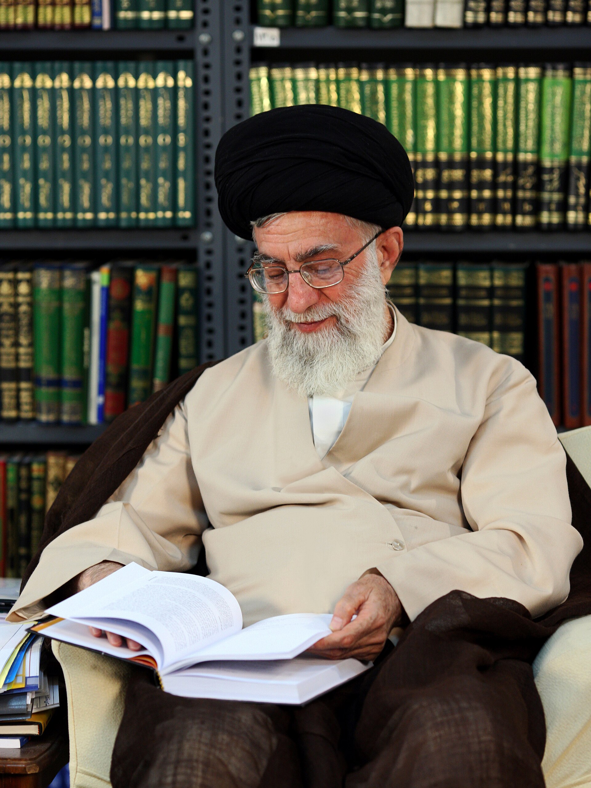 Shaheed Sayyed Ali Khamenei reading