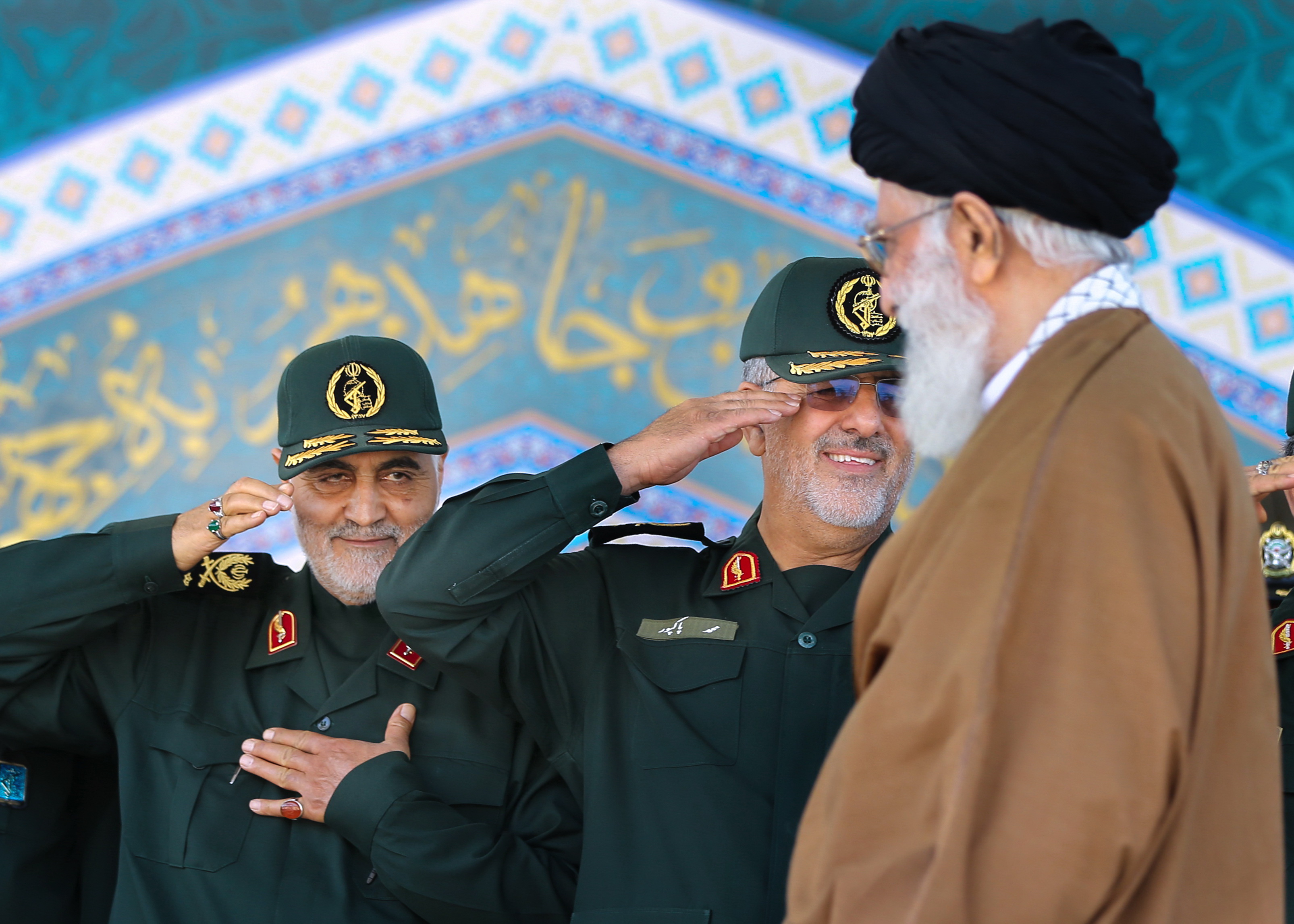 Qassem Soleimani salutes Ayatollah Khamenei
