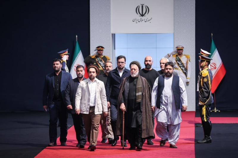 Dignitaries at the farewell ceremony